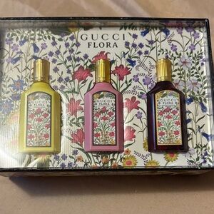 Gucci Flora Women's 3 piece mini perfume set. 0.16 FL Oz
